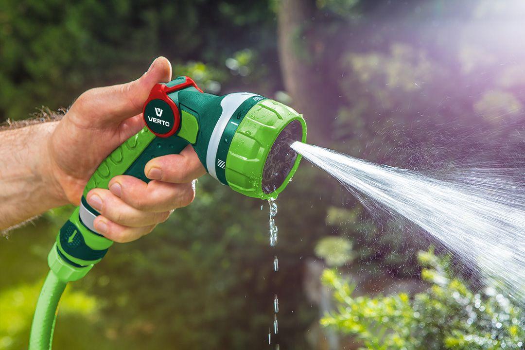 Irrigatore a pistola per giardino VERTO a 7 funzioni con pulsante di controllo a pollice