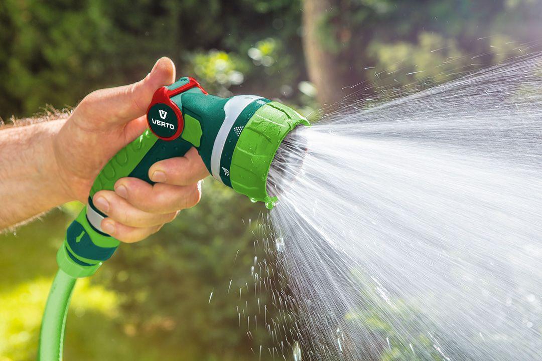 Irrigatore a pistola per giardino VERTO a 7 funzioni con pulsante di controllo a pollice