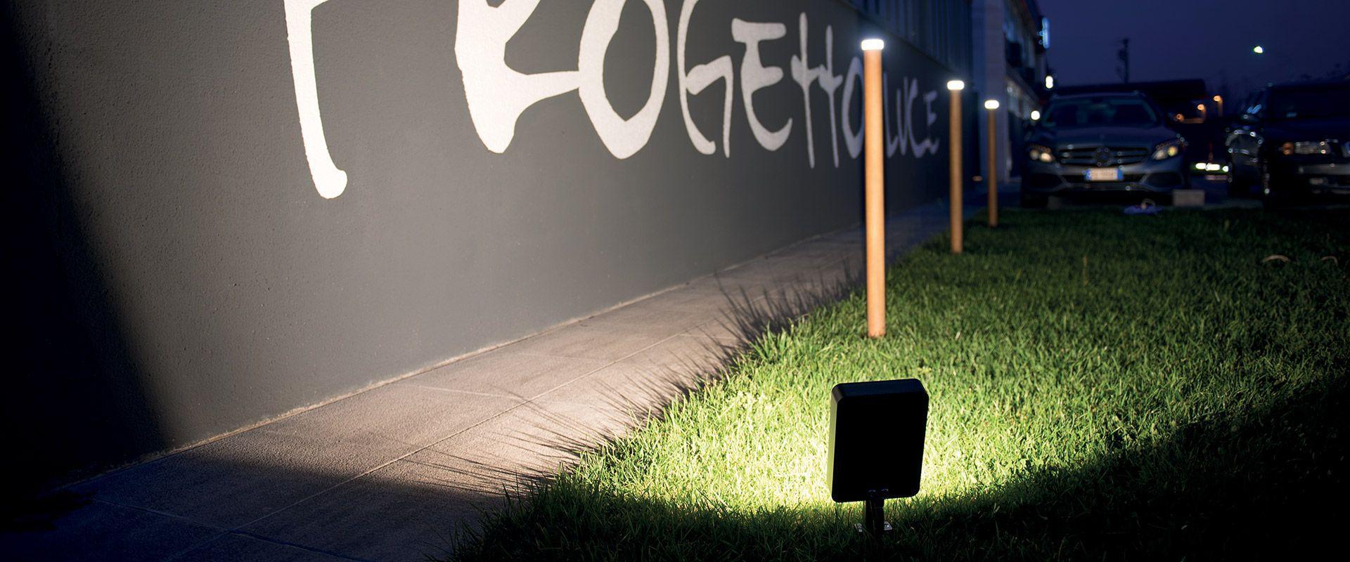 Faretto LED orientabile da interno o esterno LOMBARDO TAG 210 LED, 25W, 3500 lumen, colore luce 4000K, colore scocca grigio high tech.