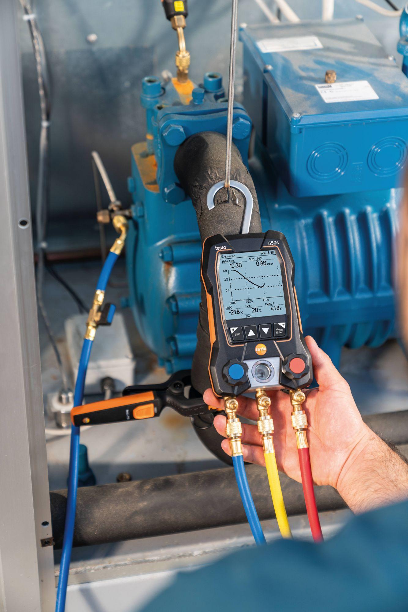 Smart Kit con tubi di riempimento TESTO 550s Kit con gruppo manometrico digitale, con sonde bluetooth