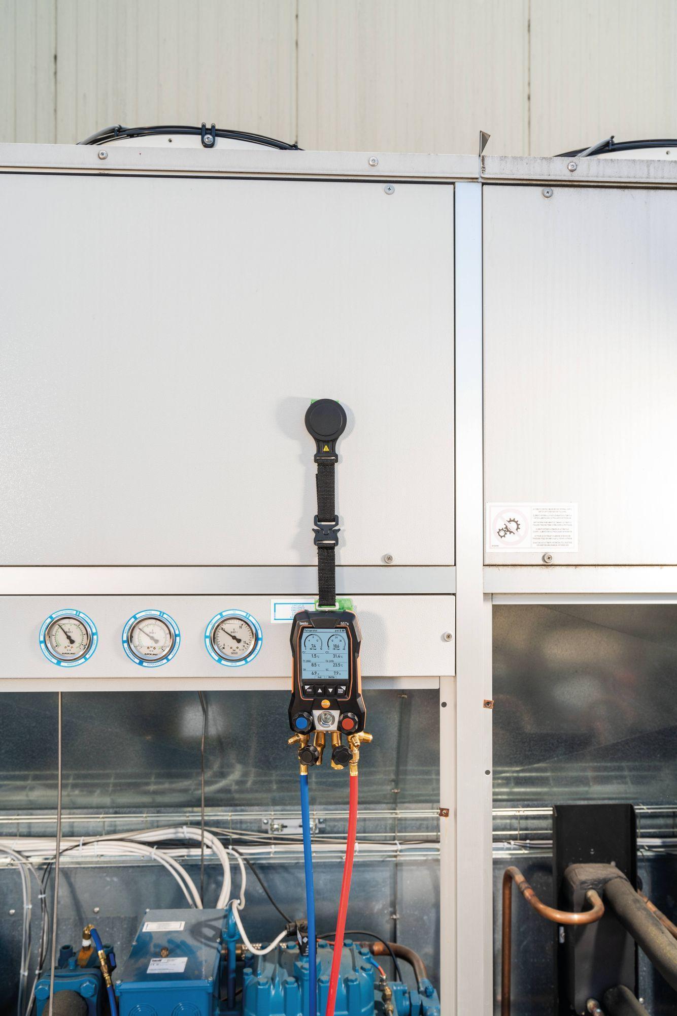 Smart Kit per il vuoto con tubi di riempimento TESTO 557s, con sonde bluetooth e gruppo manometrico digitale.