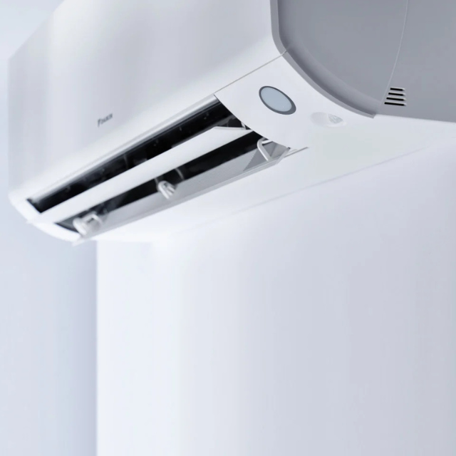 Kit climatizzatore e produzione acqua calda Daikin Multi+ 4MWXM52A9 + EKHWET120BV3+ 2 FTXM25A + 1 FTXM35A