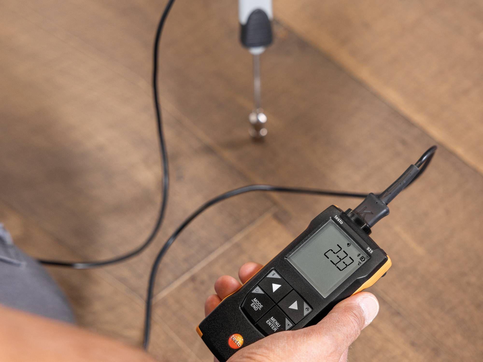 Strumento di misura della temperatura per TC Tipo K con collegamento allu2019app Testo 925 0563 0925