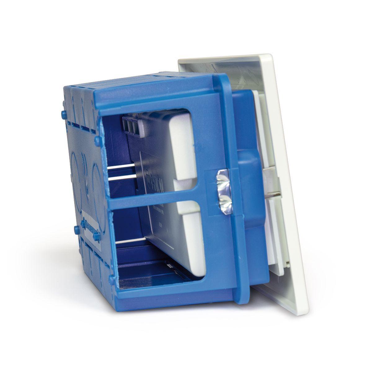 Multipresa 2P40 cablata per scatola 3 moduli OPERA/PLA, colore bianco Fanton 42100