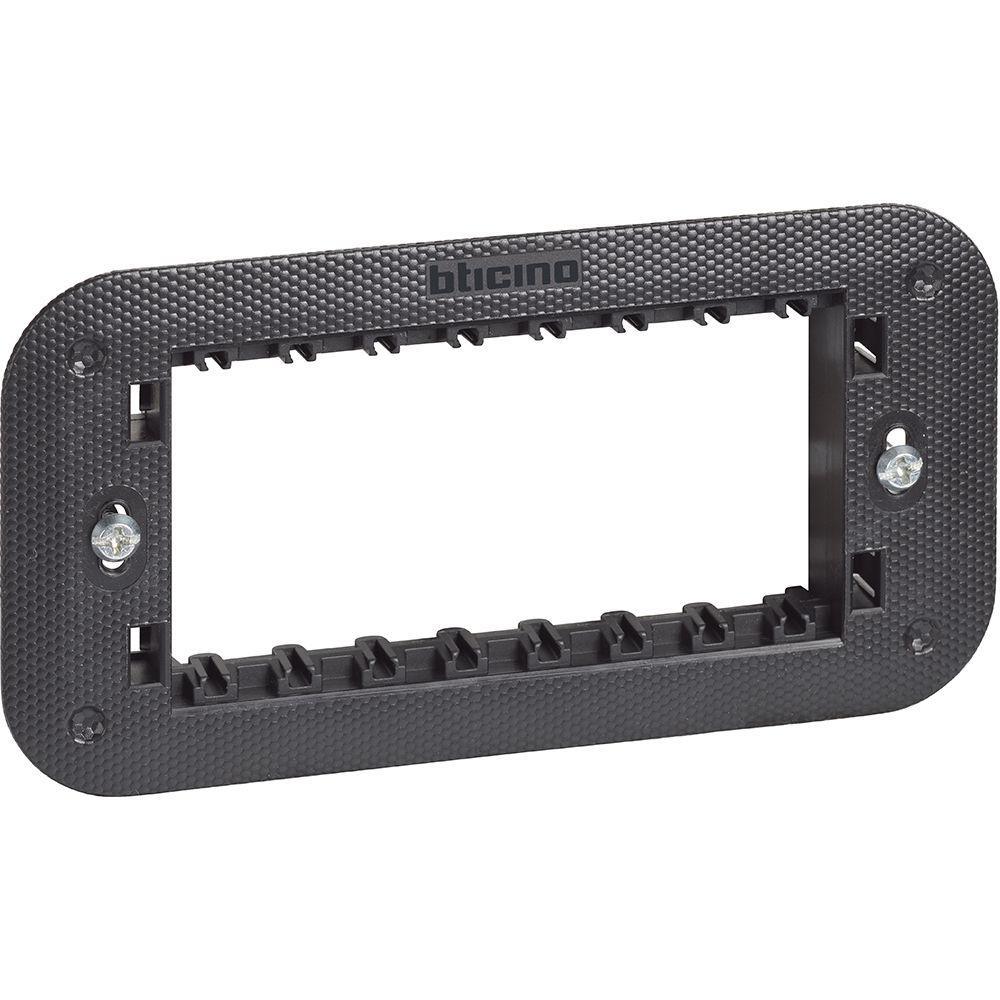 Supporto 4 moduli 72x135mm fornito con valva di protezione Bticino K4704