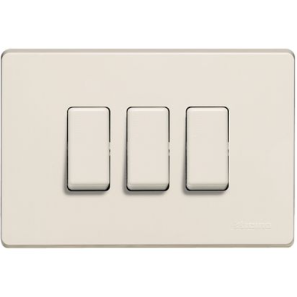 Placca Magic 3 moduli per scatola rettangolare 80x118mm in resina Bticino 503 3 R 