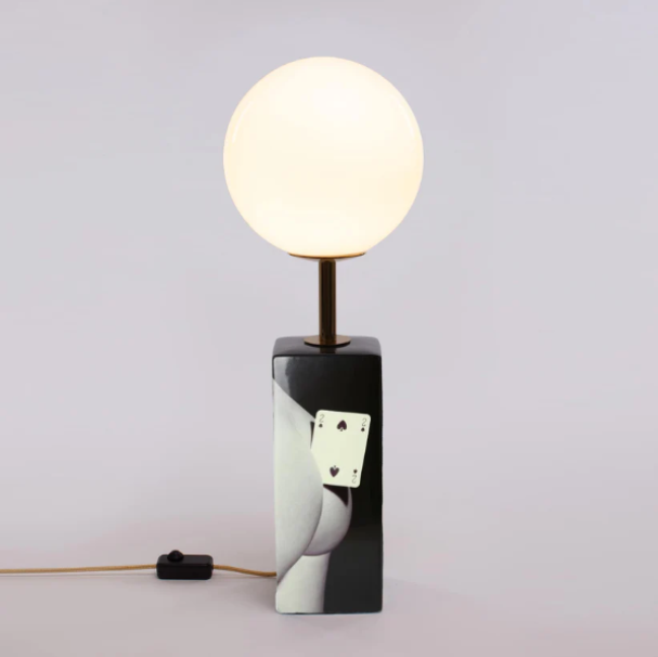 Lampada da Tavolo a Led in Porcellana 2 di spade  D 24 cm  collezione TOILETPAPER HOME Seletti 15252