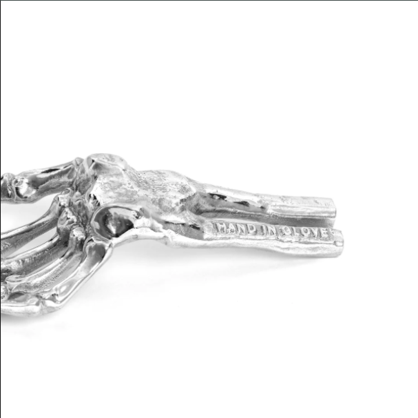 Mano scheletrica in alluminio  collezione Wunderkammer Diesel Living-Skeleton hand in glove  Seletti 10889