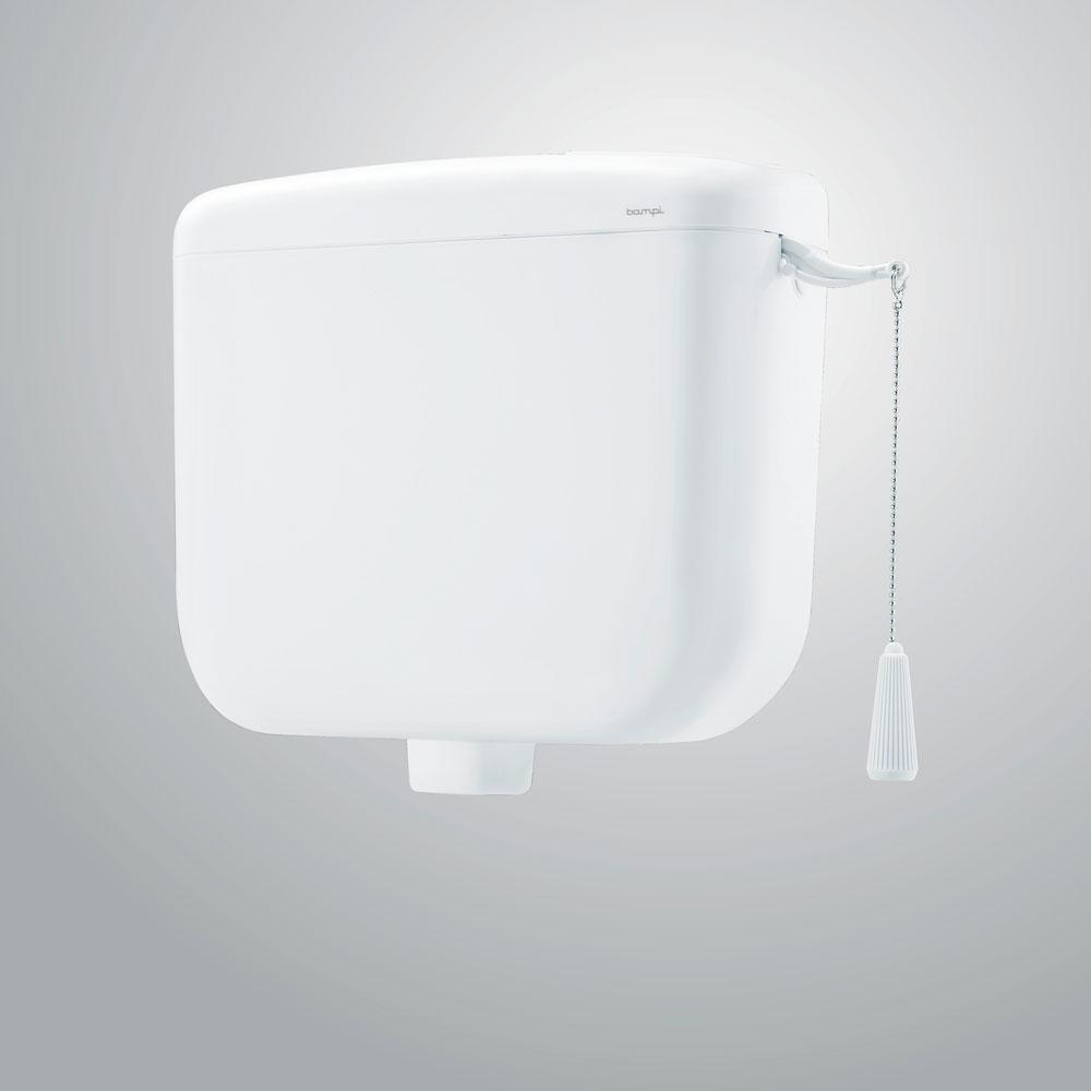 Vista ambientata cassetta esterna WC BAMPI bianca con catenella