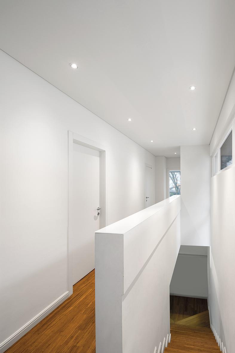 faretti incasso soffitto grigio orientabili per disimpegno e scale design