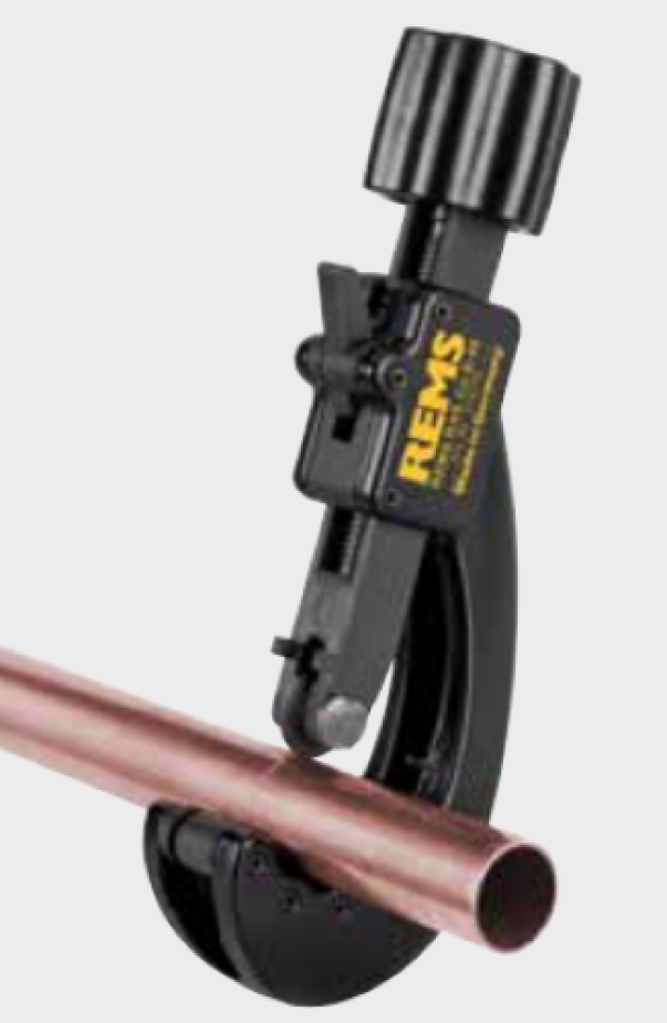 Dettaglio tagliatubi REMS applicato su tubo di rame u00d8 8 64 mm