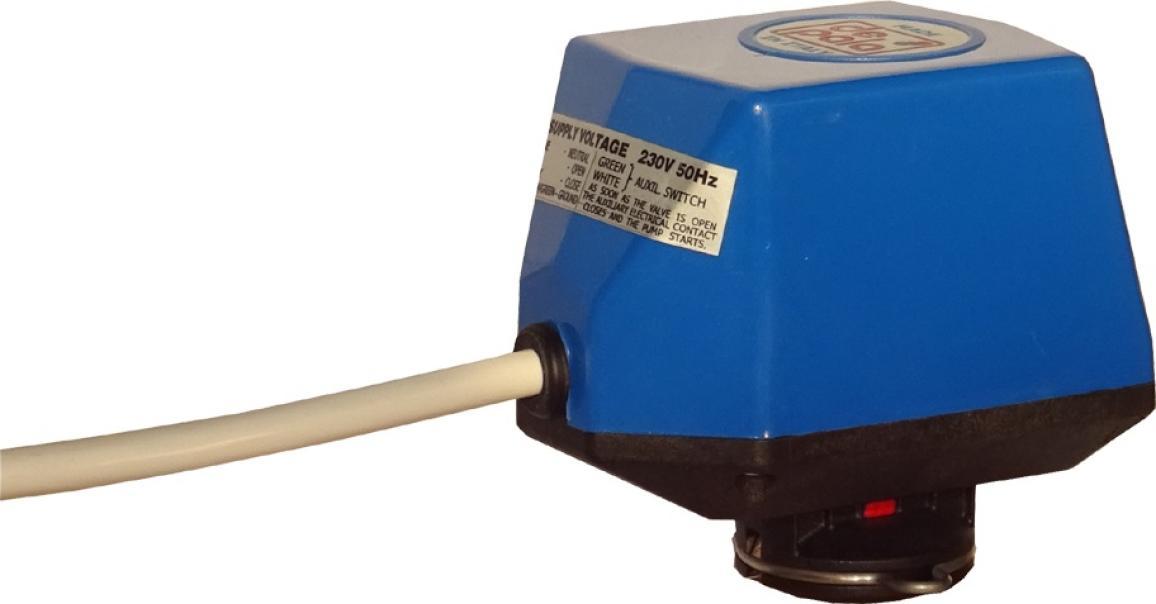 dettaglio servomotore valvola a sfera motorizzata de pala tre vie per controllo flussi acqua