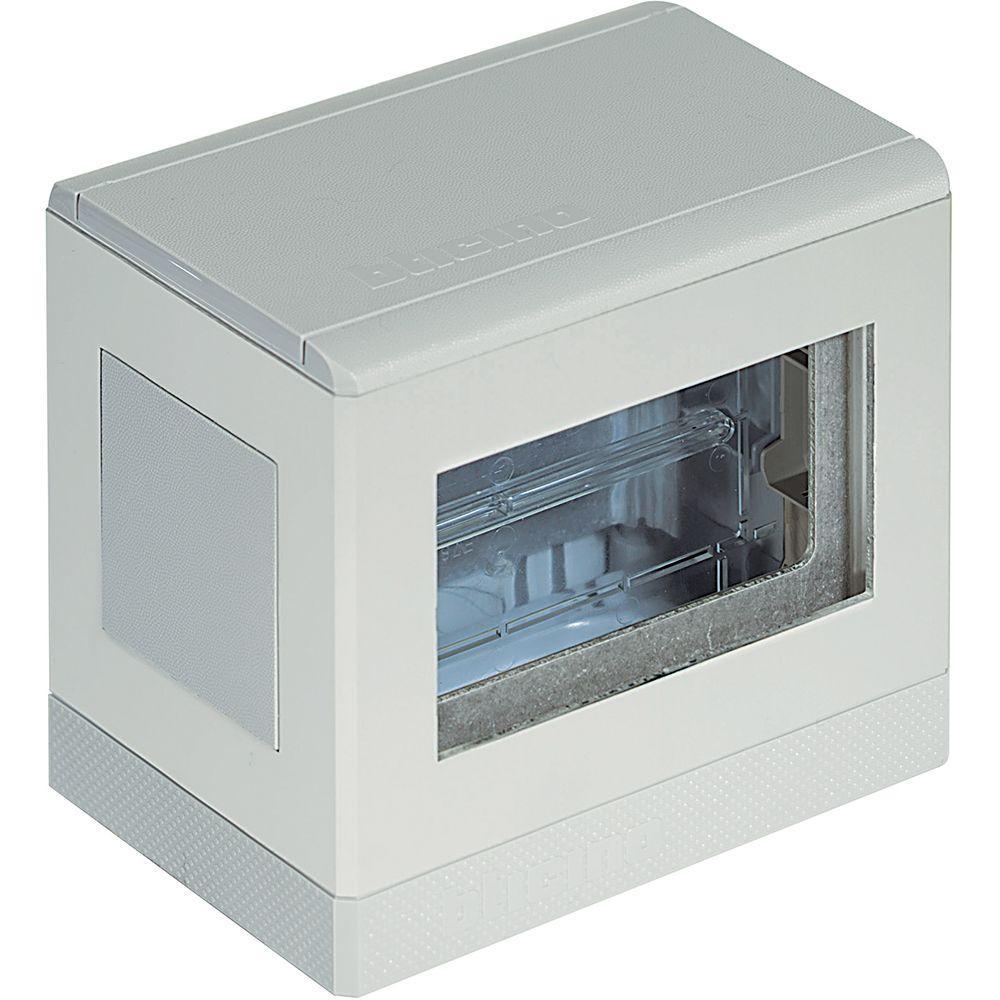 vista frontale torretta bifacciale grigia 4 4 posti da pavimento BTicino per prese elettriche