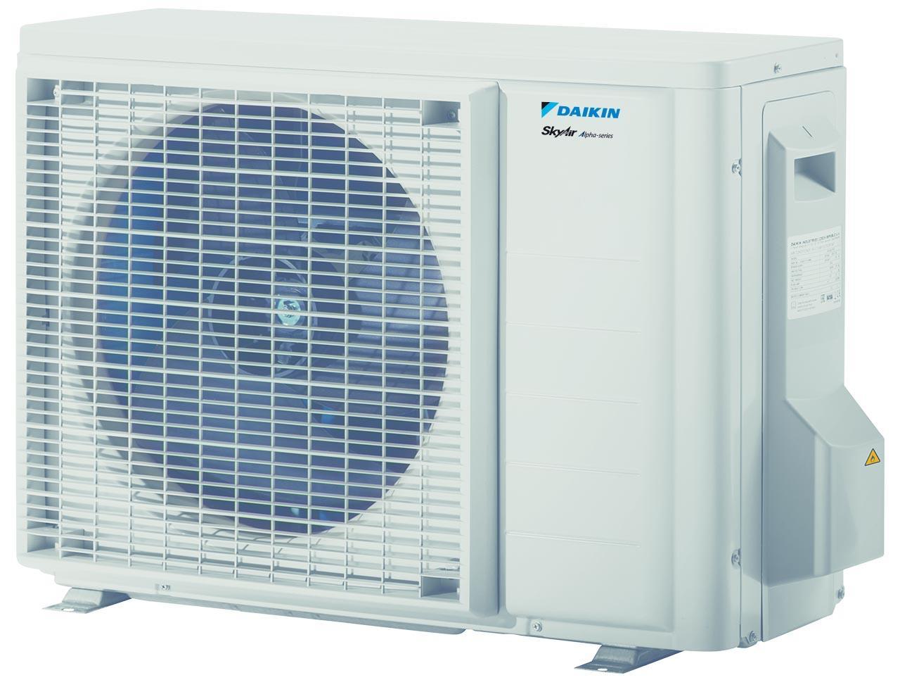 unitu00e0 esterna climatizzatore Daikin Sky Air pompa di calore vista frontale ventilatore griglia bianca