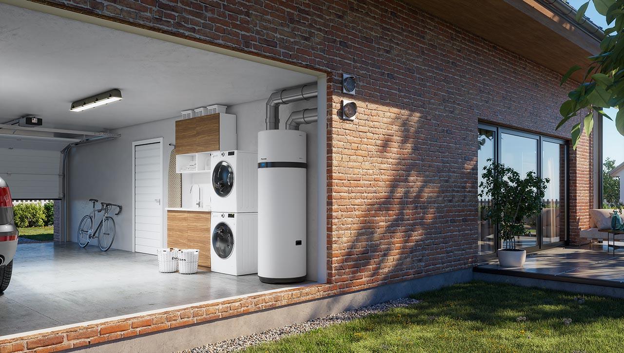 Installazione pompa di calore monoblocco Daikin 260 litri acqua calda in lavanderia domestica moderna
