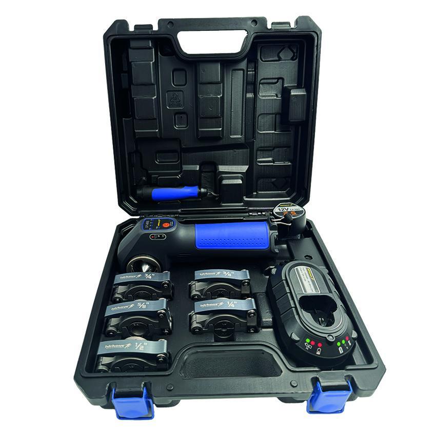 interno valigetta cartellatrice a batteria FERRARI con morsetti e accessori valigetta con kit cartellatrice a batteria e morsetti FERRARI per installatori idraulici