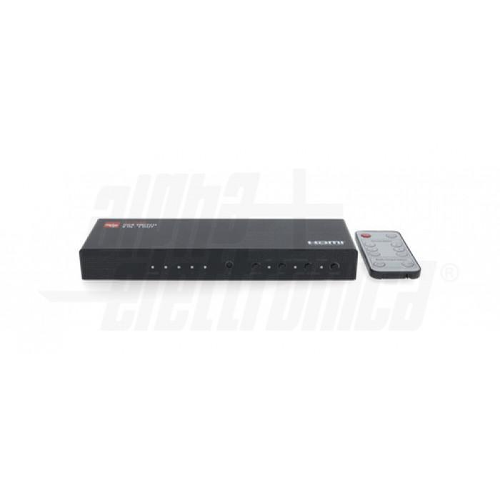 Switch HDMI 4x1 4K HDR Alpha Elettronica vista frontale con telecomando Switch HDMI 4 ingressi 1 uscita 4K HDR Alpha Elettronica con telecomando