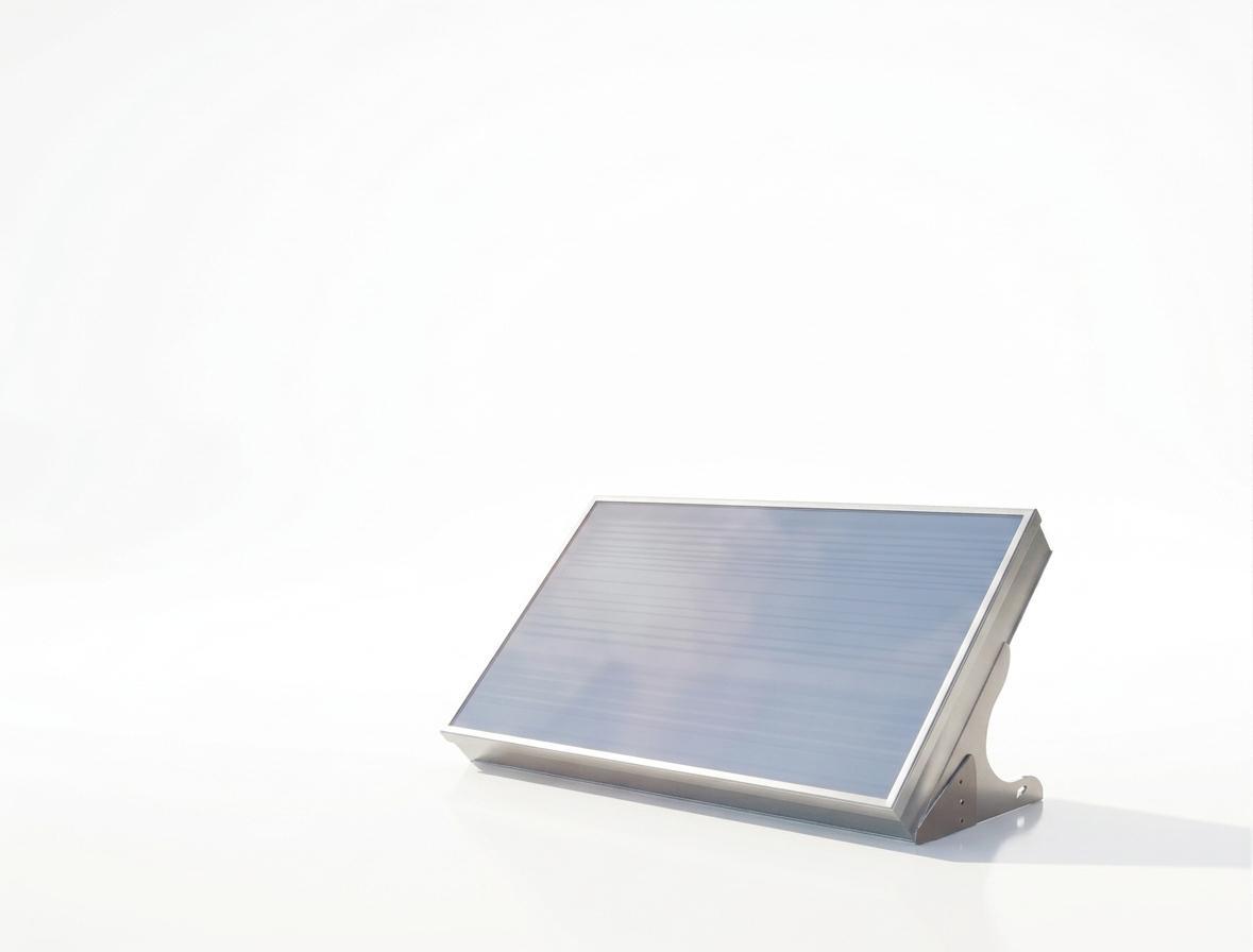 sistema solare termico compatto Cordivari Novastratos PW modello 180 litri vista frontale sistema solare termico compatto Cordivari Novastratos PW su fondo bianco