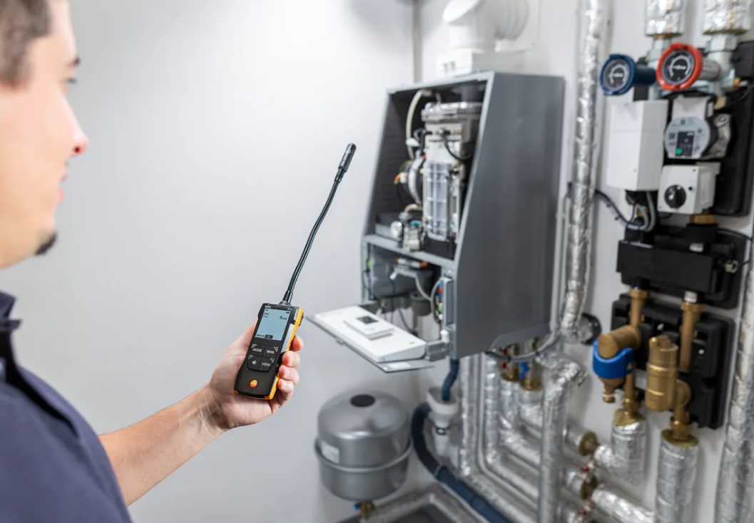 Sensore intercambiabile cercafughe gas Testo settore industriale Cercafughe gas con sensore intercambiabile Testo per manutenzione impianti e ricerca fughe in ambito industriale