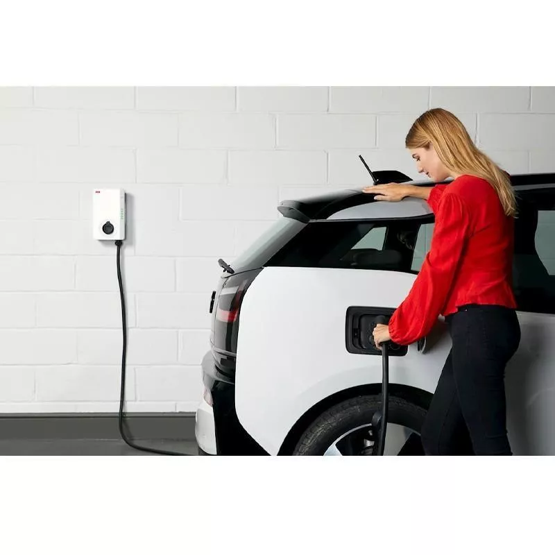 Colonnina-stazione di ricarica ABB Terra AC, la soluzione smart per caricare auto elettriche